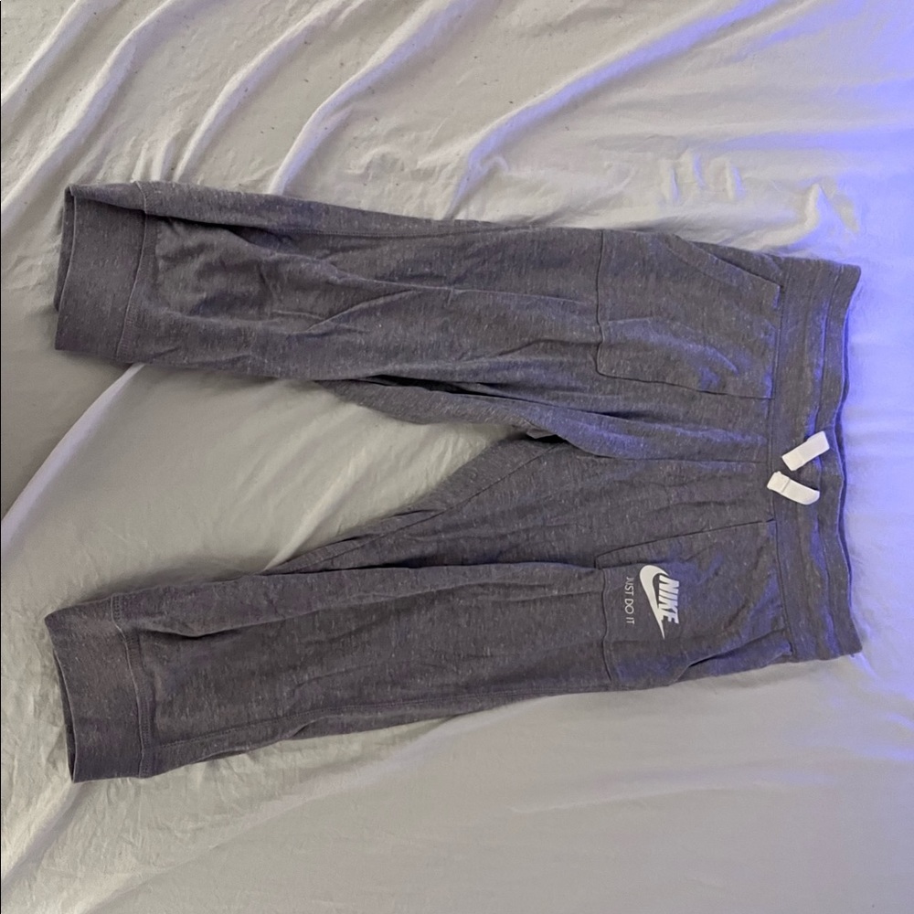 girls/women light blue nike capri sweatpants with pockets